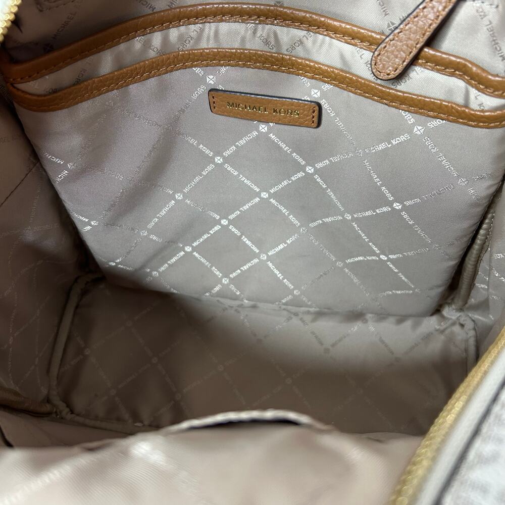 ♡ Michael Kors Backpack - Picture 5 of 15